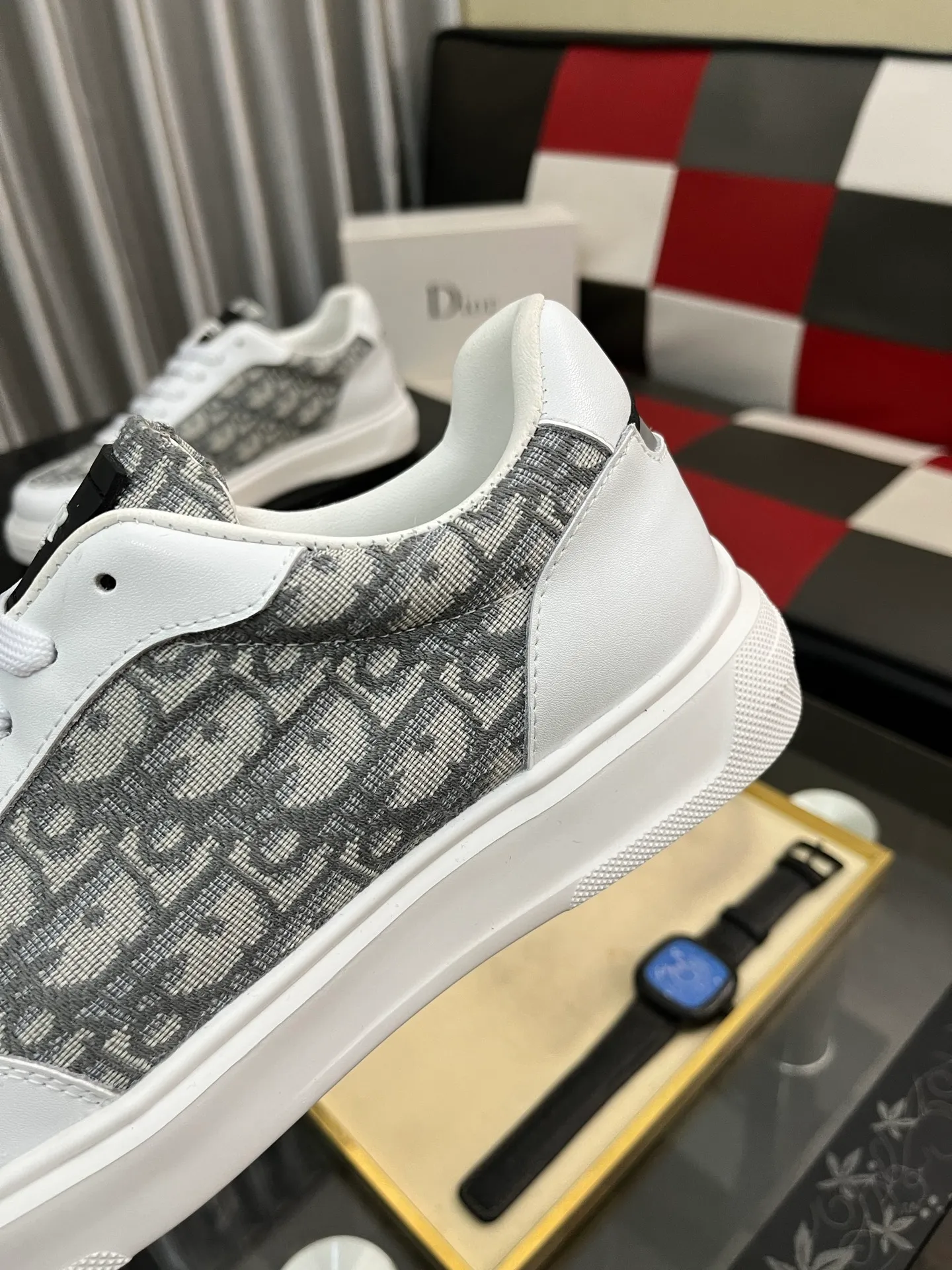 Men's shoes 💰400⌚️⌚️【Dior*DIAO】original quality.~ Unique modern style sneakers. 🏃A must-have casual shoe for trendy men😍😍 Original brand imported from Italy, imported original leather, sheep lining (refuses to discolor and grind feet) Sole: Original sole provided by the original factory, French lazy style design ⚠️Fit to the feet Original quality code number: 38-443️⃣Colors available